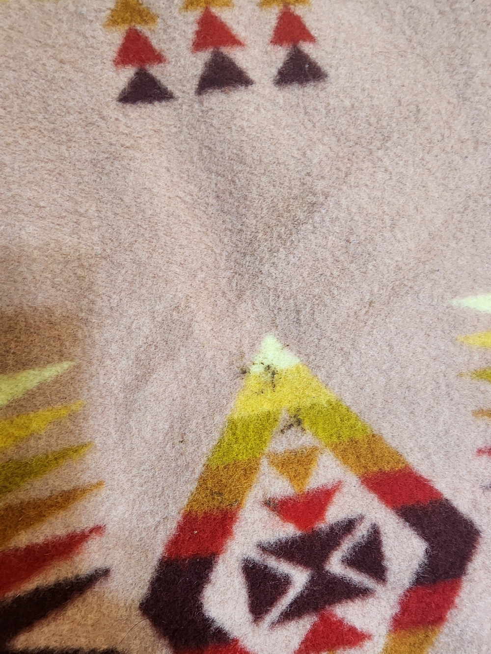 Pendleton Blue and Yellow Beaver State Label on Pink Wool - Picture 5 of 17